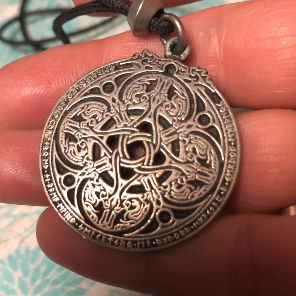 ☘️🎃COPY - Detailed Irish Celtic Necklace- 500 $35 or
$30 w/offer